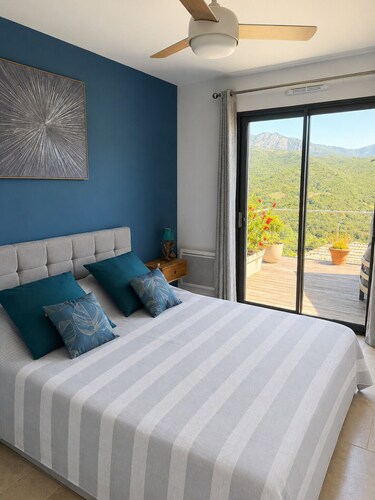 VILLA WITH PANORAMIC MOUNTAIN VIEWS AND HEATED POOL - 5 MINUTES FROM THE BEACH