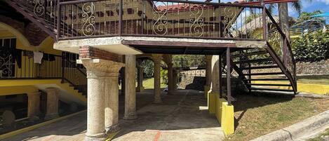 Apartment, 5 Bedrooms, Smoking, Patio | Property grounds