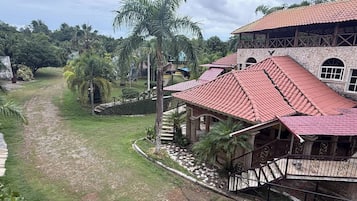 Apartment, 5 Bedrooms, Smoking, Patio | Property grounds