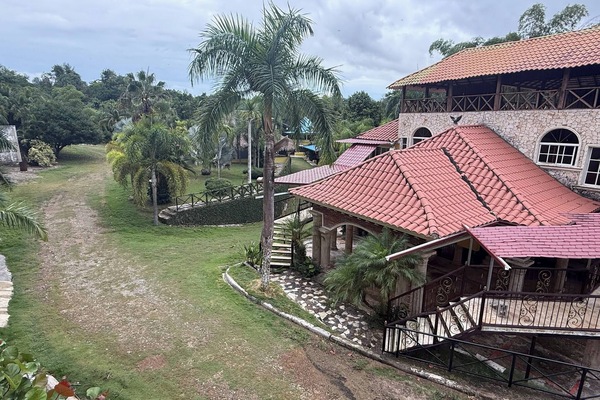 Apartment, 5 Bedrooms, Smoking, Patio | Property grounds