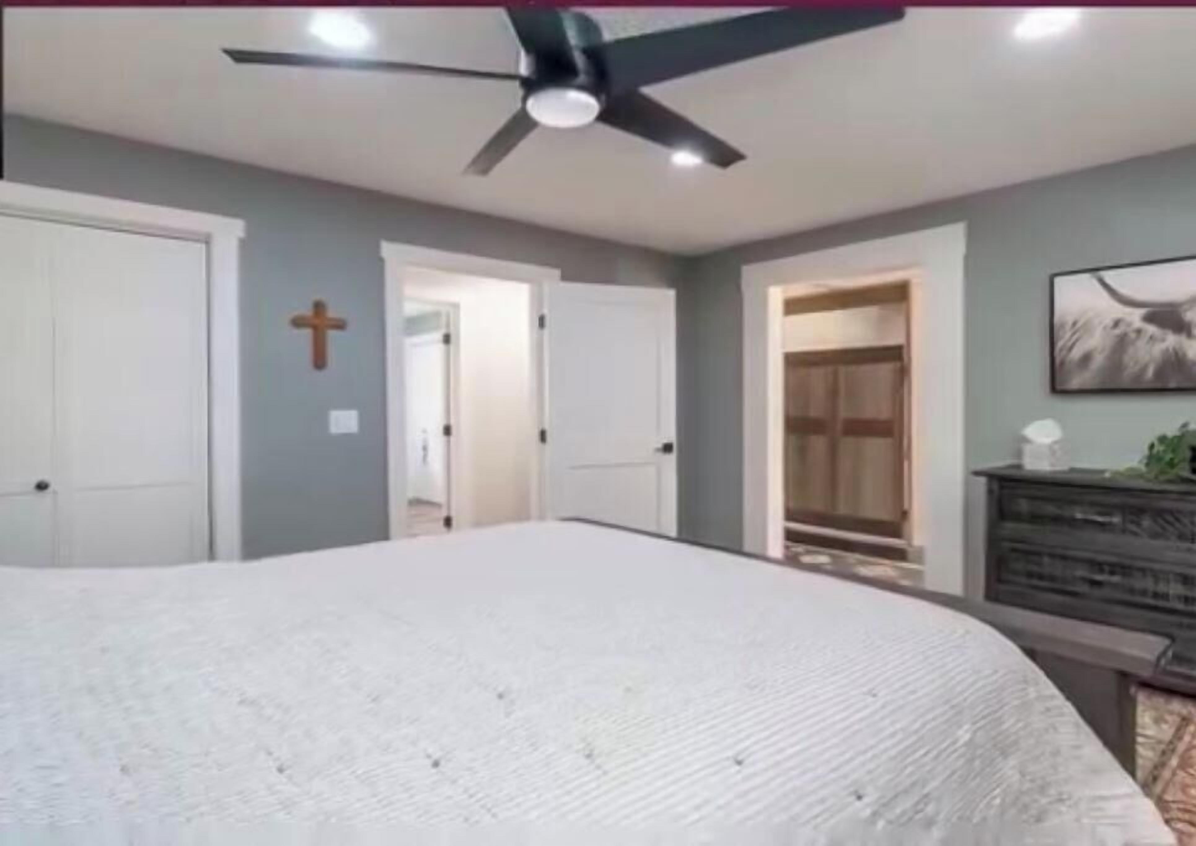 5 bedrooms, iron/ironing board, free WiFi, bed sheets