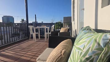 Apartment, Stadtblick | Speisen im Freien