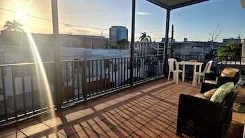 Apartment, Stadtblick | Speisen im Freien