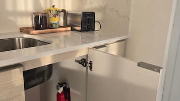 Apartment, City View | Private kitchen