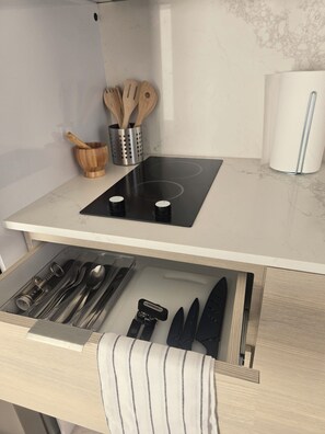 Apartment, City View | Private kitchen