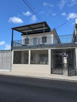 Apartamento, vista para a cidade | Fachada