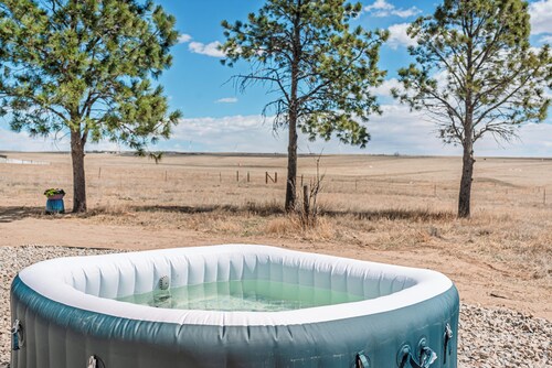 Hot Tub/King Beds/Beach Volleyball /Mountain Views/Private Retreat