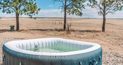 Hot Tub/King Beds/Beach Volleyball /Mountain Views/Private Retreat