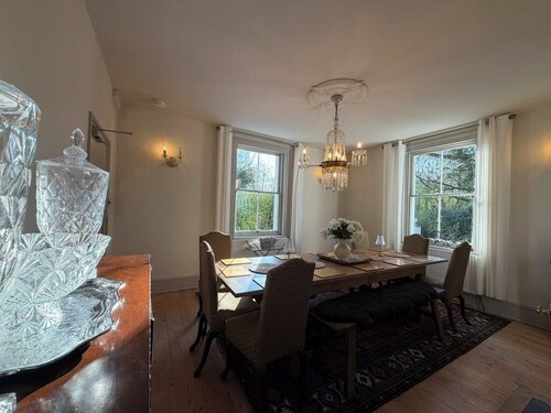 Spacious 7-Bed Country Estate AC. Sleeps 22. Hot Tub. Near London&Wedding Venues
