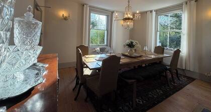 Spacious 7-Bed Country Estate AC. Sleeps 22. Hot Tub. Near London&Wedding Venues