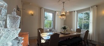 Spacious 7-Bed Country Estate AC. Sleeps 22. Hot Tub. Near London&Wedding Venues