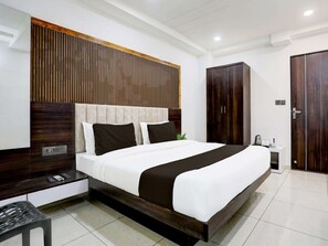 1 bedroom - Super Deluxe Roomnana Chiloda Near Airport (Gandhinagar)