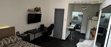 2 bedrooms, iron/ironing board, Internet, bed sheets