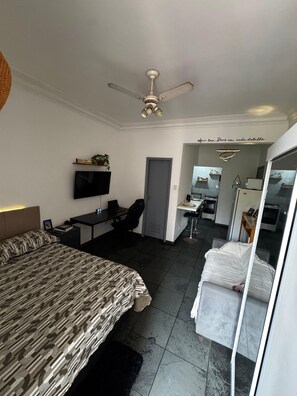 2 bedrooms, iron/ironing board, internet, bed sheets