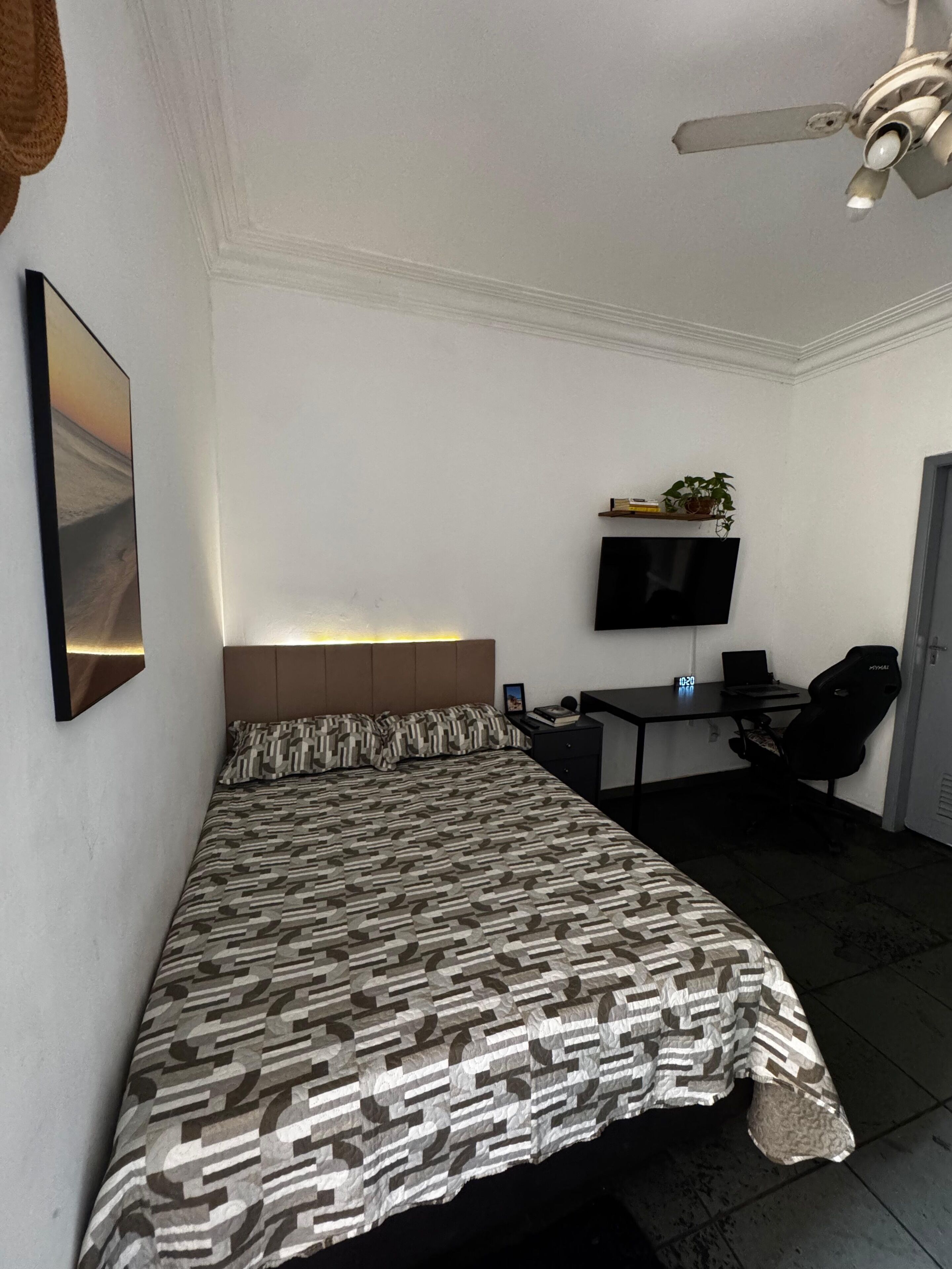 2 slaapkamers, een strijkplank/strijkijzer, internet, beddengoed