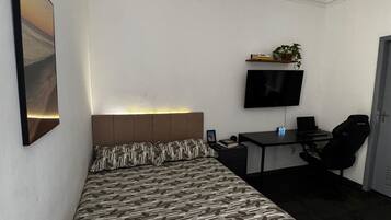 2 slaapkamers, een strijkplank/strijkijzer, internet, beddengoed