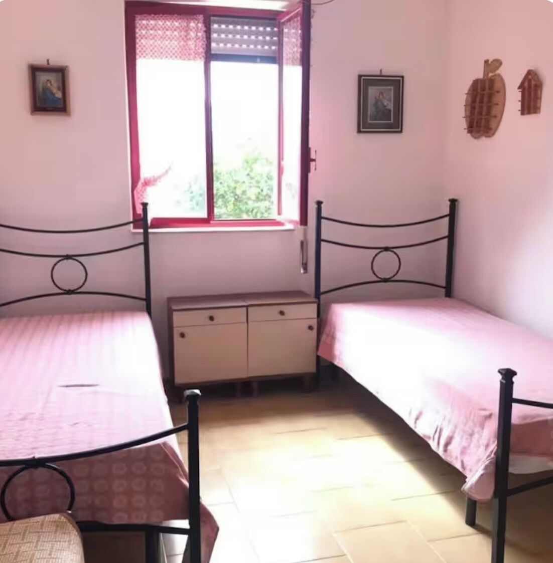 3 Schlafzimmer, Bügeleisen/Bügelbrett