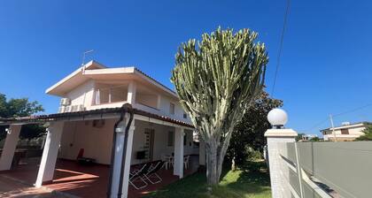 Seaside villa with patio, just 250 m / 3 minute walk to the beach