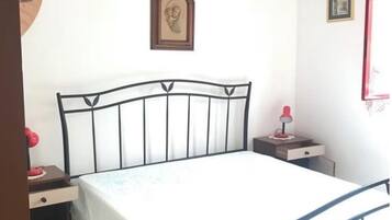 3 chambres, fer et planche Ă repasser