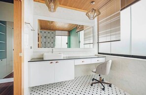 Room, 3 Bedrooms, Private Pool | Bathroom