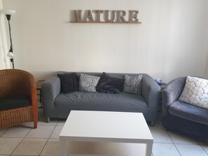 Smart TV, books - Family home in the heart of town (Calais)