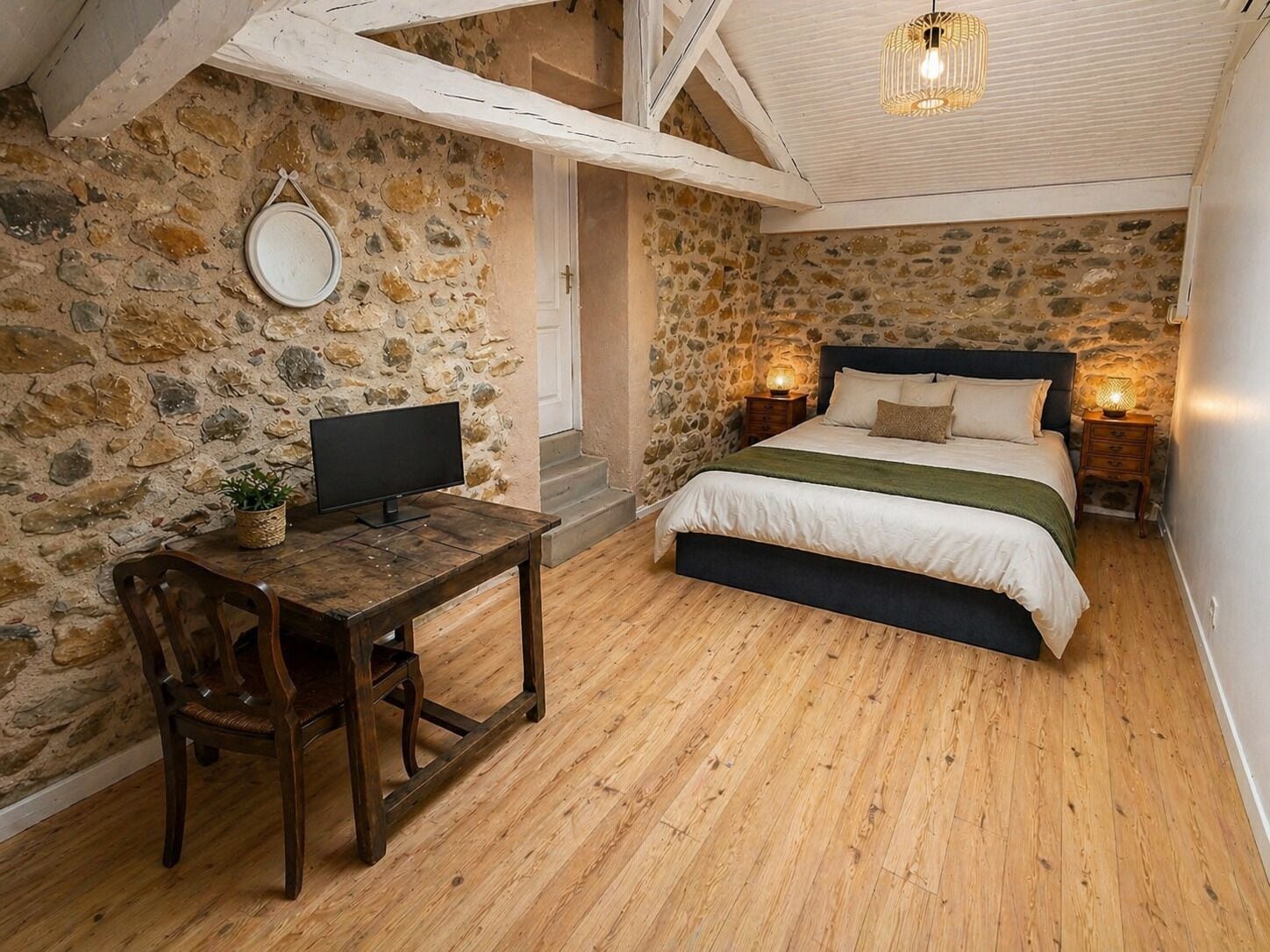 4 bedrooms, iron/ironing board, Internet, bed sheets