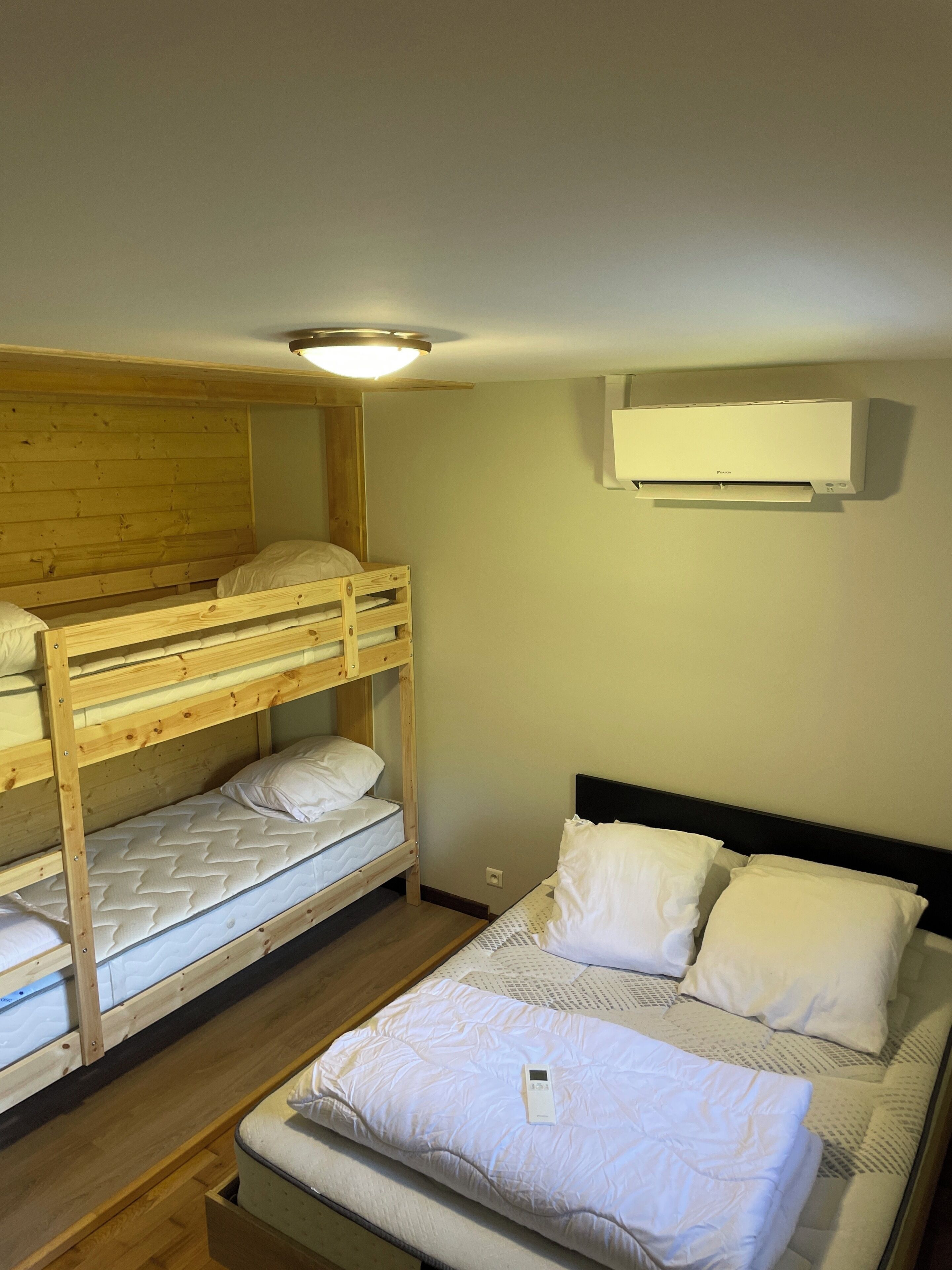 2 Schlafzimmer, Bügeleisen/Bügelbrett, Bettwäsche
