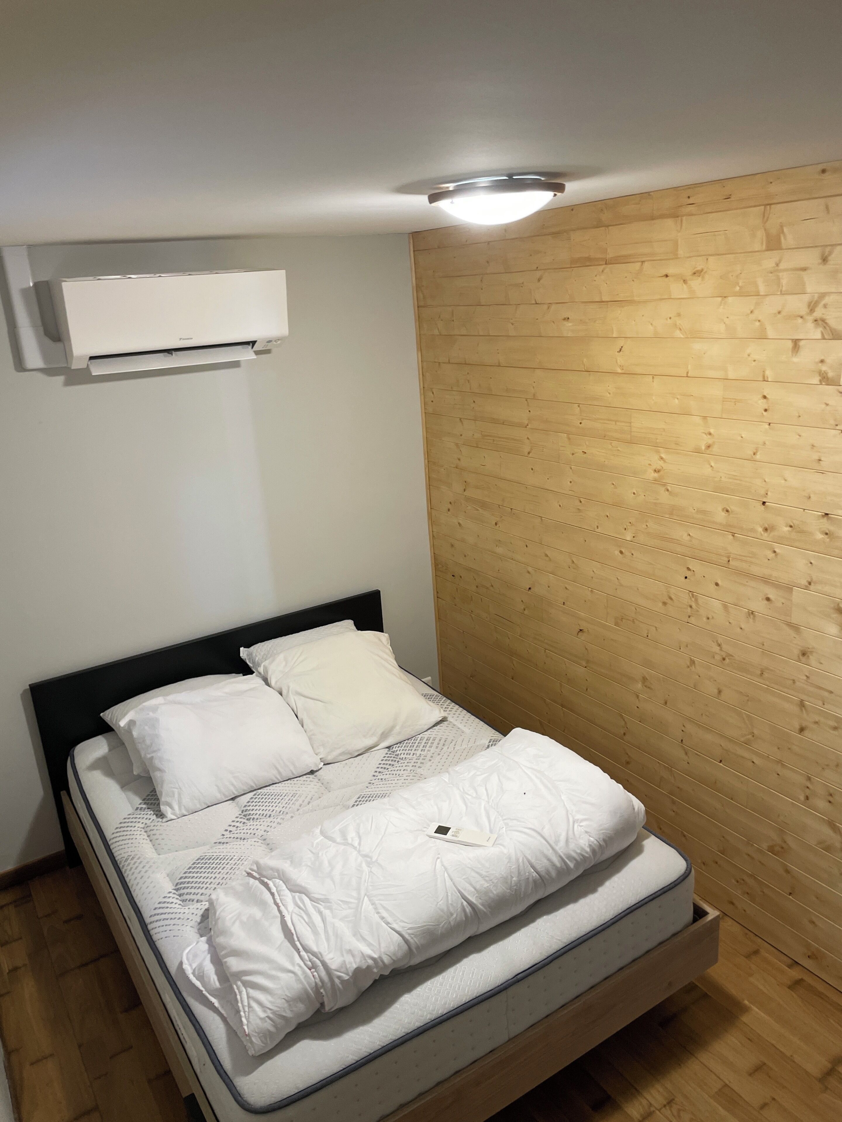 2 chambres, fer et planche à repasser, literie fournie