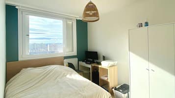 Apartment | 1 bedroom, laptop workspace, iron/ironing board, bed sheets