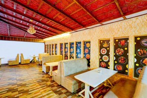 House | Dining - Deluxe Collection O Puthali Park (Mysore)
