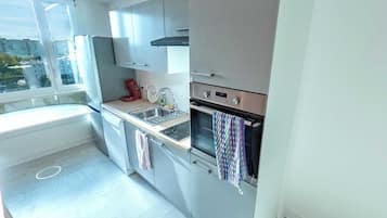 Apartment | Dapur peribadi | Peti sejuk, ketuhar, dapur, mesin basuh pinggan mangkuk