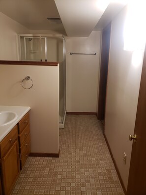 Towels, soap, toilet paper - Basement Rental for EAA. 4.2 miles from EAA. (Oshkosh)