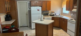 Serene 3-bedroom mobile home with AC in Lake Charles