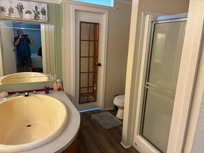 Towels - Serene 3-bedroom mobile home with AC in Lake Charles (Lake Charles)