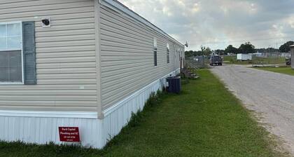 Serene 3-bedroom mobile home with AC in Lake Charles