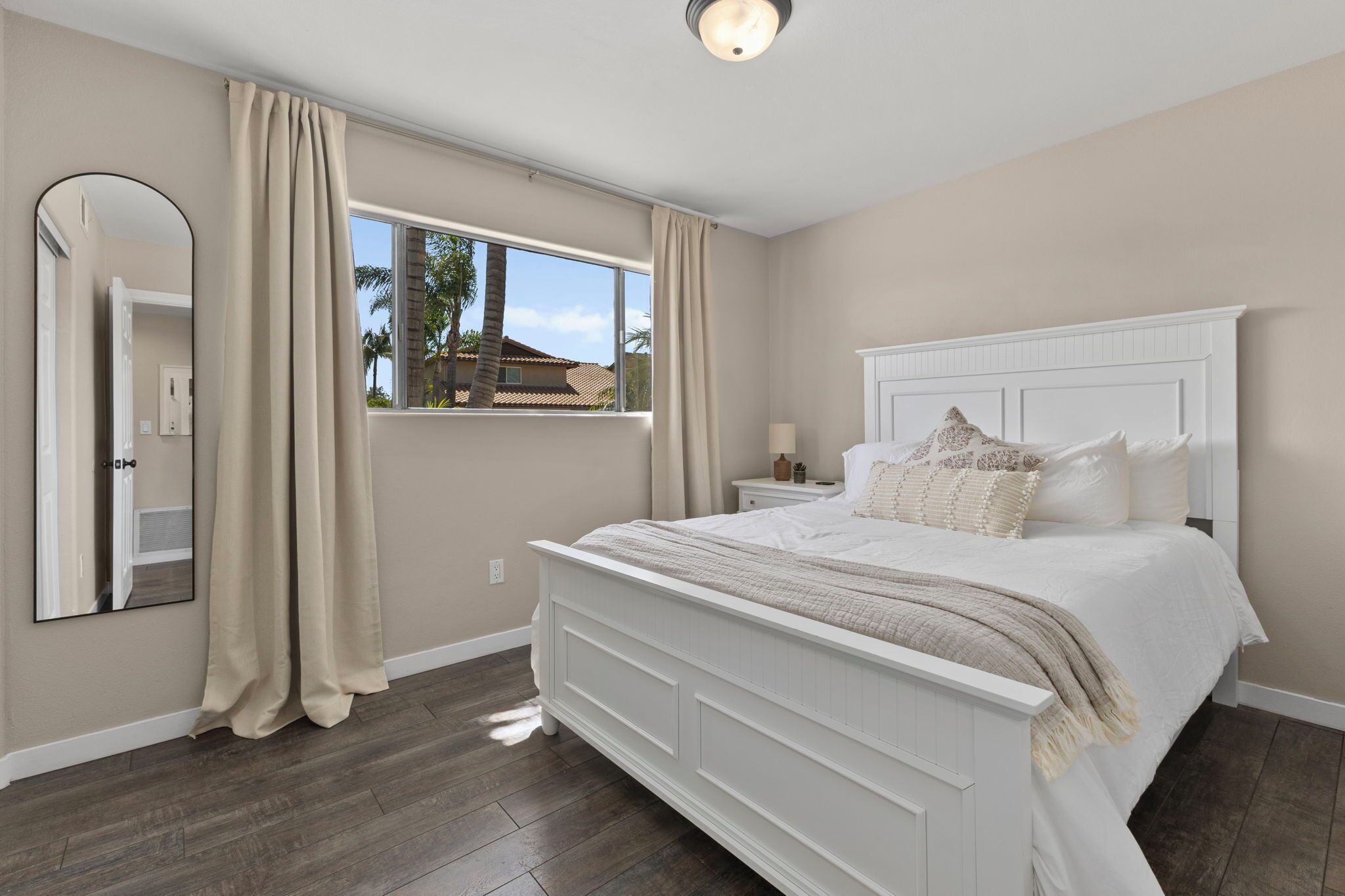 5 bedrooms, iron/ironing board, free WiFi, bed sheets