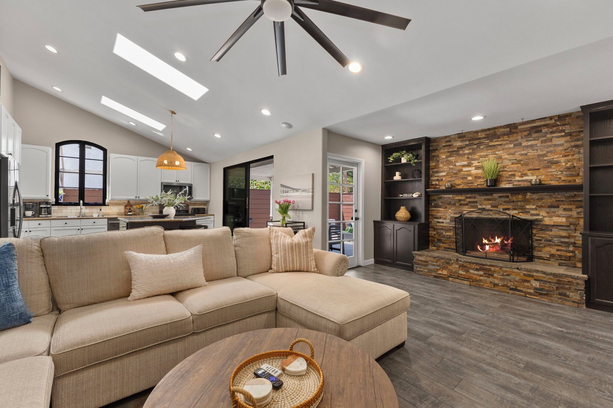 Smart TV, fireplace