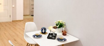 Modern Oasis: Apartment Near Old City