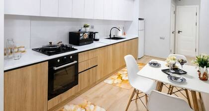 Modern Oasis: Apartment Near Old City