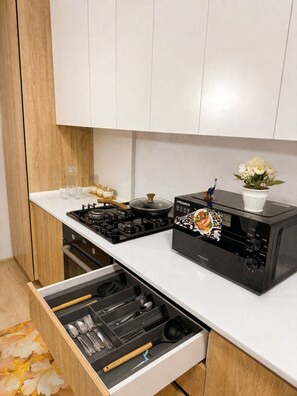 Fridge, microwave, oven, stovetop