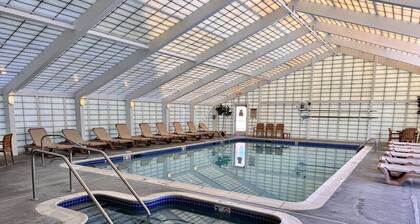 Best Value Family Suite 1BR Sleeps 6 Hot Tub & Pool