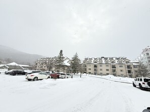 Exterior - Best Value Family Suite  1BR Sleeps 6  Hot Tub & Pool (Lincoln)