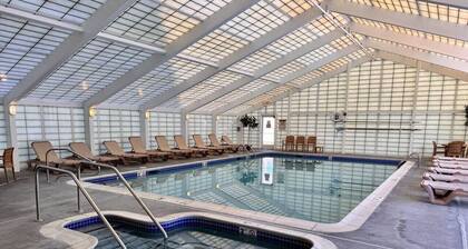 Hotel Style Room at Rivergreen Resort| White Mtn Hiking Base | Pool & River