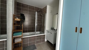 A bathroom with a shower, a sink, a mirror, and a towel rack. - A Family Spa Getaway Amid Meadows, Birds, and Gardens (Chantepie)