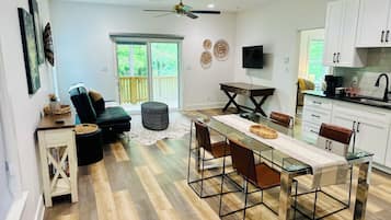 Cabin, Mountain View | Family dining