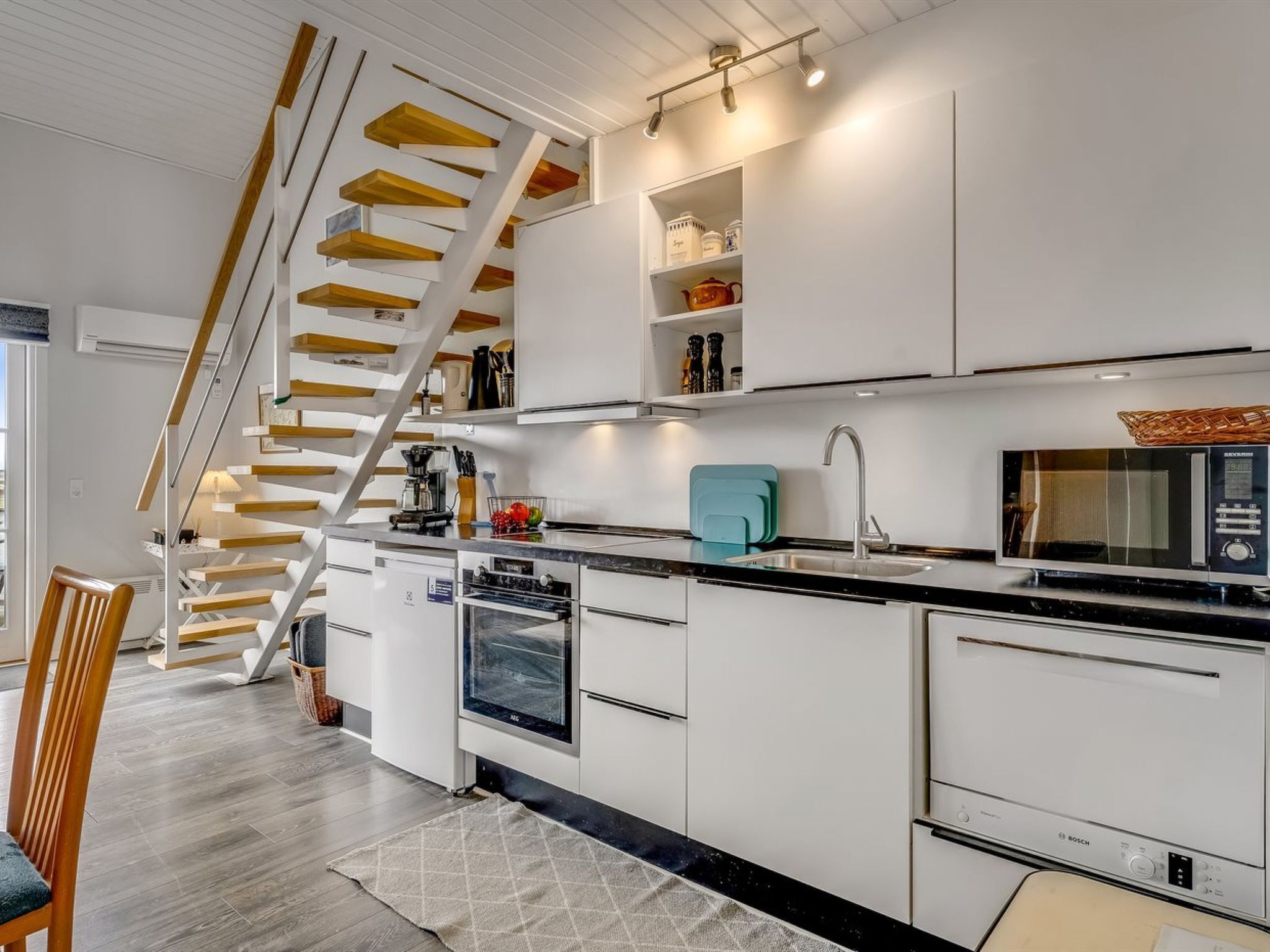 Fridge, microwave, dishwasher, cookware/dishes/utensils