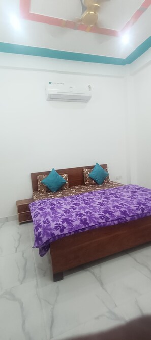 5 bedrooms, iron/ironing board, internet