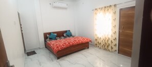 5 habitaciones, tabla de planchar con plancha y internet 