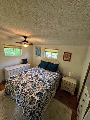 2 chambres, fer et planche à repasser, Wi-Fi, draps fournis