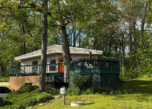 Cozy 2-bedroom house in beautiful Monticello with a gorgeous lake view